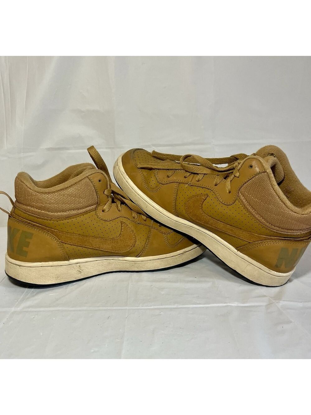 Nike Kids Youth Sneakers Size 6Y Wheat Brown Court Borough Mid 2 GS 839977-701